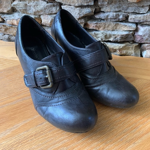 VINTAGE HEELS - Picture 1 of 4